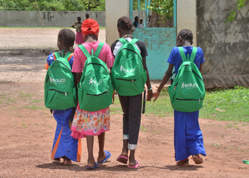 ninas-senegal-mochila.JPG