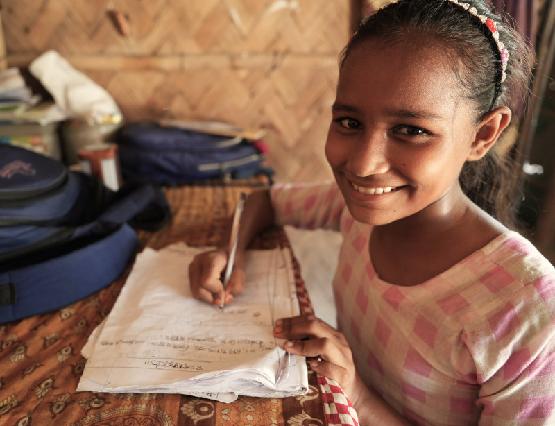 bangla-nina-estudia.JPG