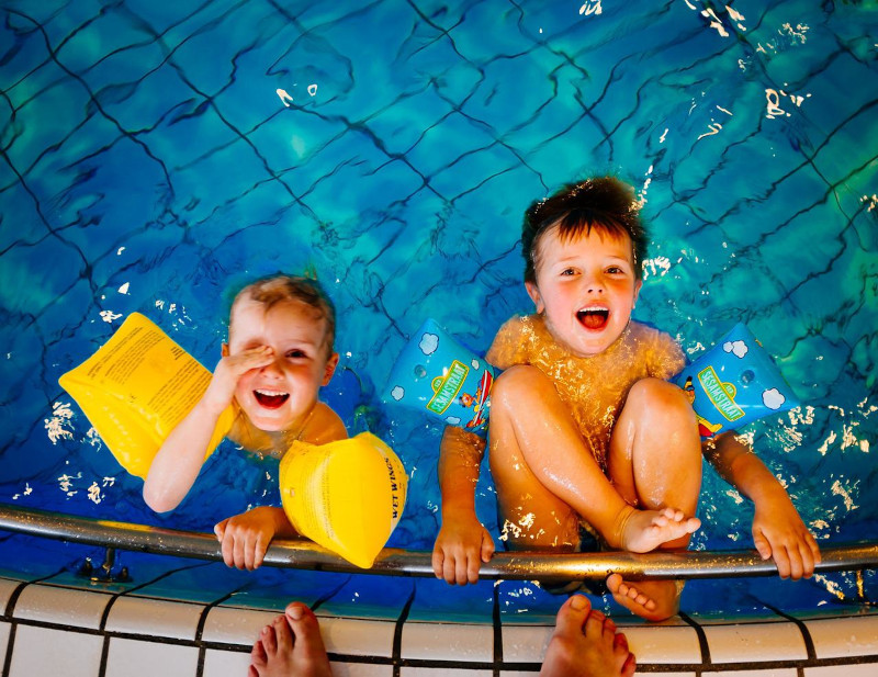 ninos-piscina.jpg